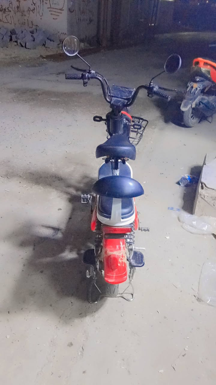 السلام وعليكم دراجه شحن جديده مستعمله شهر وجديده اي استفسار هاذه رقمي ***********
