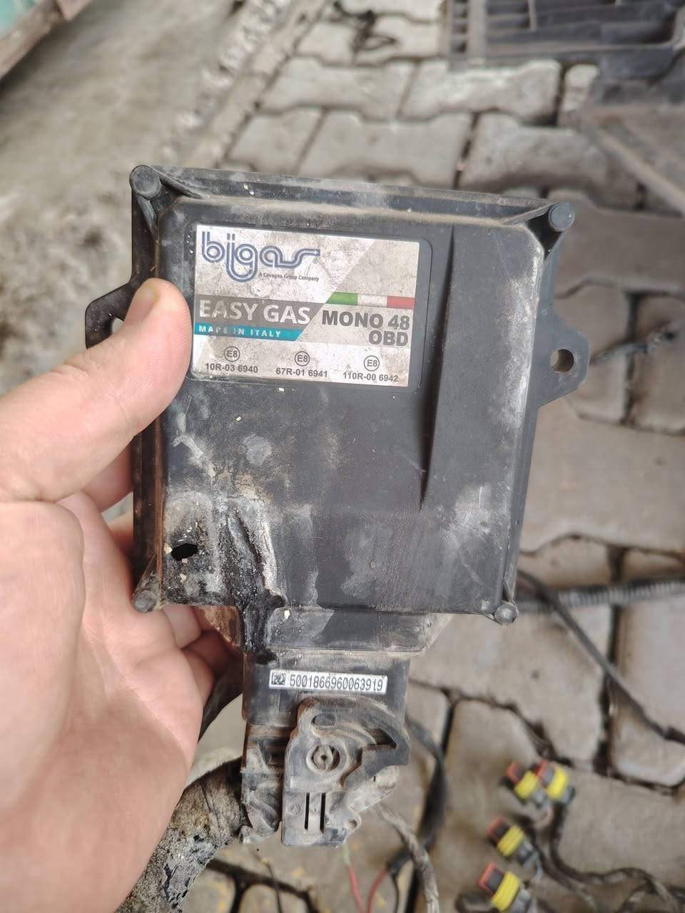 سلام عليكم منظومه غاز كامله للبيع
ما احبها بالسياره ف علمود هذا طلعتها  الي يريد يخابرني و يتدلل
***********
