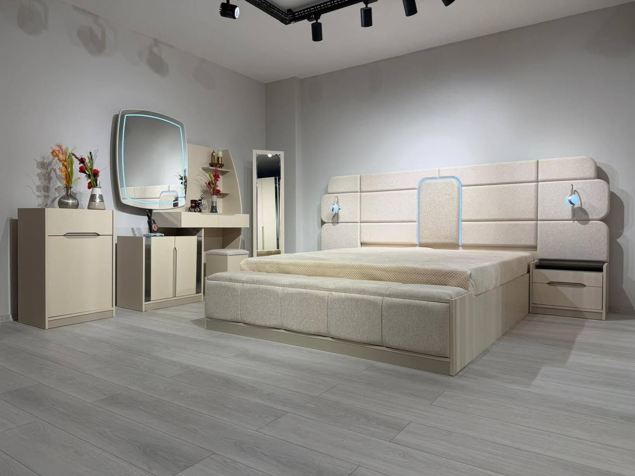 10 قطع كنتور ملحق اناره فول جميع اجزاء الغرفه مجرات سكك مراحل ابواب هيدروليك سرير مخزن شازلون مخزن متوفره الان في معرض الشركه الكائن طريق رفاعي نصر مجاور جامعة اوما الاهليه للاستفسار اكثر يرجى الاتصال على الارقام التاليه 
***********
*********** واتس فايبر تلگرام 
البيع بطريقة النقد والاقساط 
الشد والنقل داخل محافظة ذي قار مجانا
