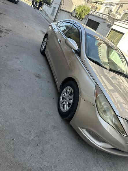 سوناتا موديل 2011 وارد امريكي 
محرك 2400 سياره بيها ٤ قطع جاملغات وقبق جنطه صبغ جاهزه اي نقص مابيها السعر 90 

***********
