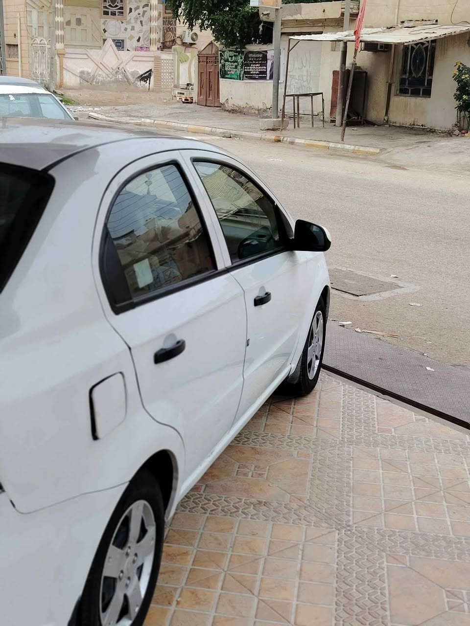 السلام عليكم اڤيوو خليجي اللبيع محرك مفتوح مو مسكر سيارة حلوة مالت جناي تحويل ثاني يوم السيارة بااسمي وكير ومحرك وتخم تاير وحدادية بالجيس 
الضرر مبدل باب السائق  بدون ضرر داخلي مع وجود بارد خفيف في الجاملغ الخلفي   السعر 65 وبيه مجال الطيبين  رقم *********** العنوان ذي قار مركز المدينه Singapore
