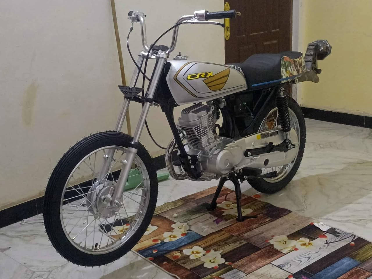 السلام عليكم شباب دراجه ناعمه تعمير جديد كلك كلك مكان حمزه الشرقي السعر خاص نظافه فول


**إذا كنت صاحب هذا الإعلان وتريد حذفه لأي سبب، رجاءا أرسل رسالة إلى الدعم الفني**