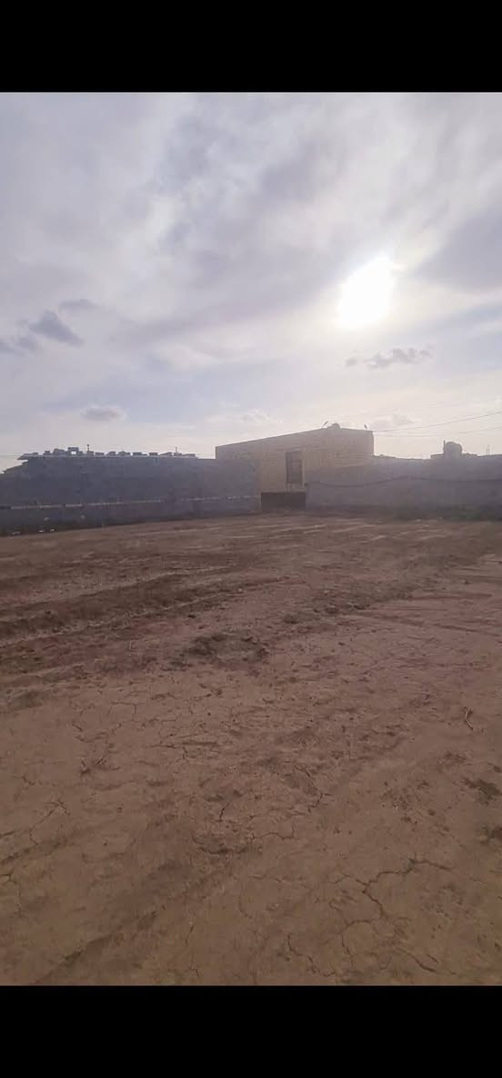 السلام عليكم قطعة للبيع مساحة 320متر مربع الوجه 16 صايره بالمجمع القريب على الأمام تبليط وماء و كهرباء سند زراعي 25 مداور ثاني يوم للاستفسار ***********
