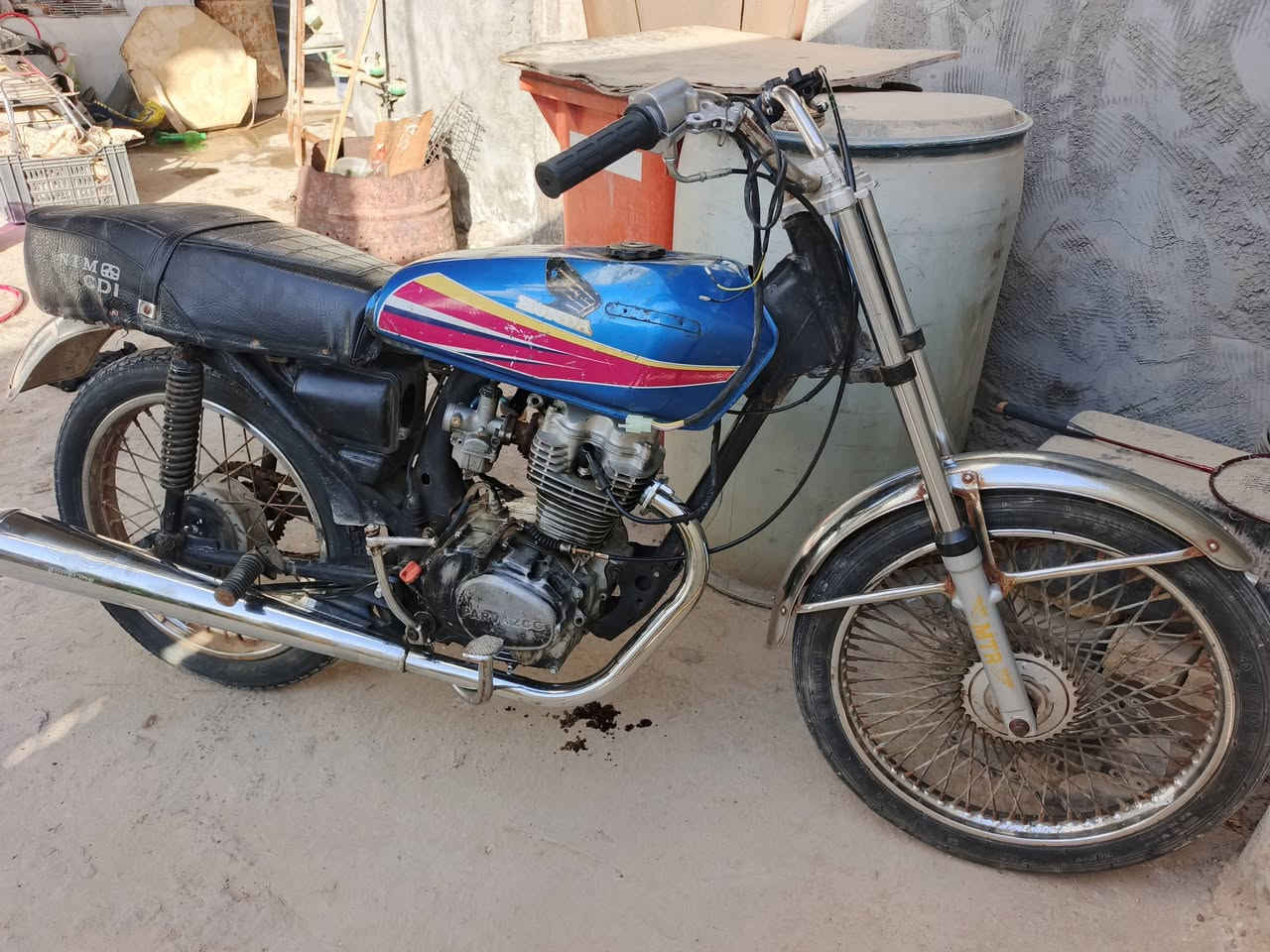 سلام عليكم دراجه اربعه كير كلك كلك بيها رقم شاصي
الدراجه ابيعها كوم حديد 
مكينه بيها دخال ونضوح دهن
اخوان ابيع كوم حديد
مكاني بابل 
سعر 125 وبيها مجال بسيط 
***********
