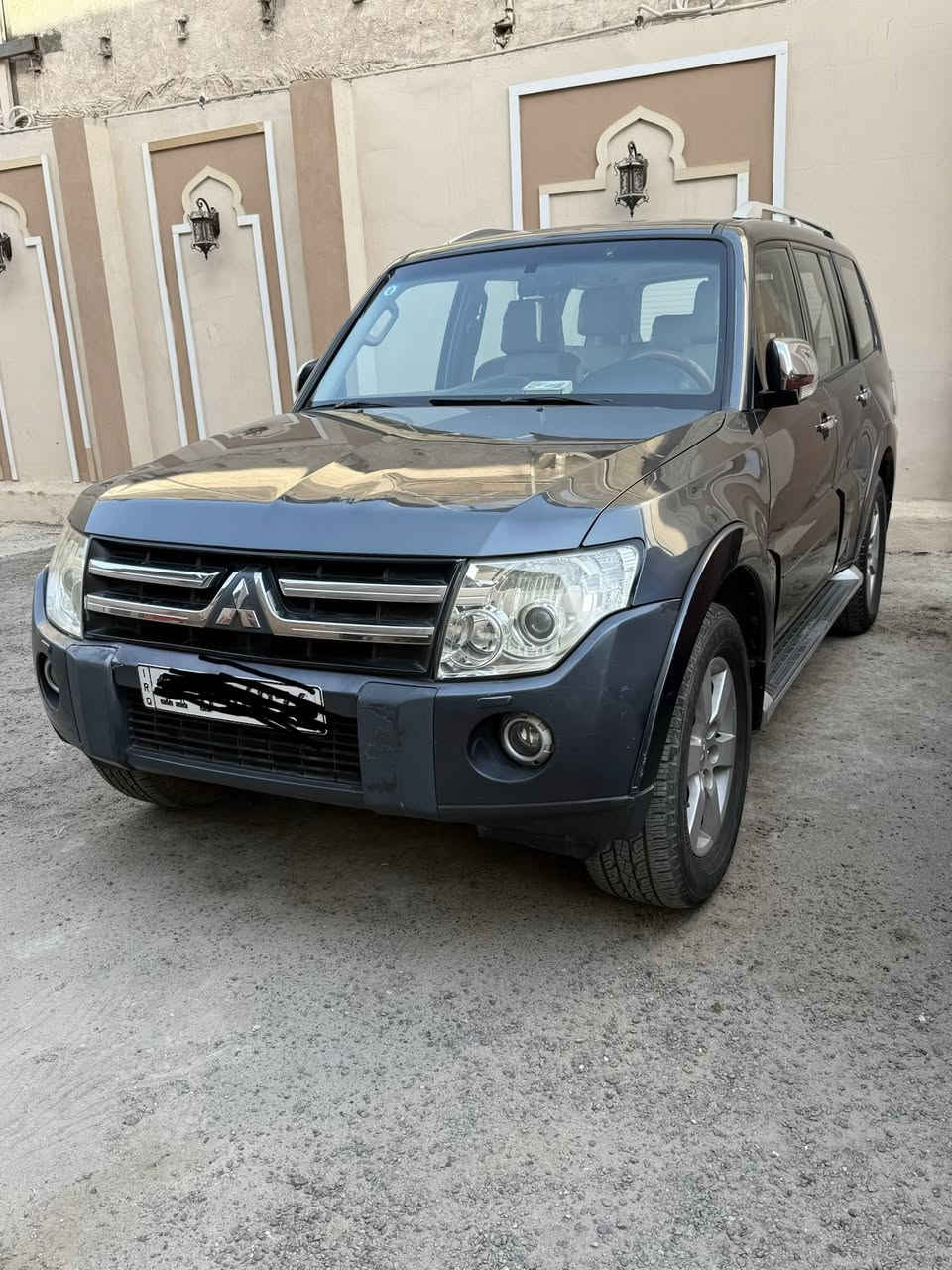 باجيرو  ٢٠٠٨  محرك ٣٨٠٠  GLS اعلى فئة بالباجيرو. اللون رمادي رقم دولي انكليزي بغداد ماشية ٩١ الف كيلو متر حقيقي 
فول مواصفات مقاعد جلد كهرباء 
داخل بيجي 
فور ويل سلايد روف 
مري شفط 
اشاير بلمري 
حساسات خلفية   تبريد جيد جدا  
7راكب 
تبريد 3قطع 
 السياره مكفولة من الصبغ فقط الدعامية الامامية 
وجزء من الدعامية الخلفية 
السعر 14000 الف دولار 
للاتصال
***********
