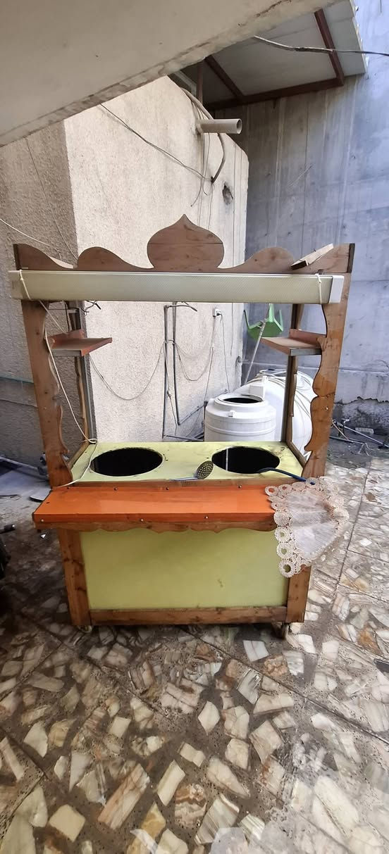 بسطيه لبلبي وباكله البسطيه مستخدمه شهر واحد جداً نضيفه مكاني الحارثيه السعر ٢٠٠ وبيهة مجال للشراي رقم الهاتف ***********
