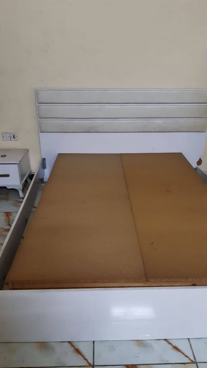 غرفة نوم للبيع ***********
