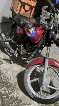 دراجه للبيع عطلانه عطلانه ماعرف شنوً عطله متروكه دراجه للبيع اوً امراوس سعره ٤٥٠ وبيه مجال مكاني بغداد الحسينية مال راشديه ***********
