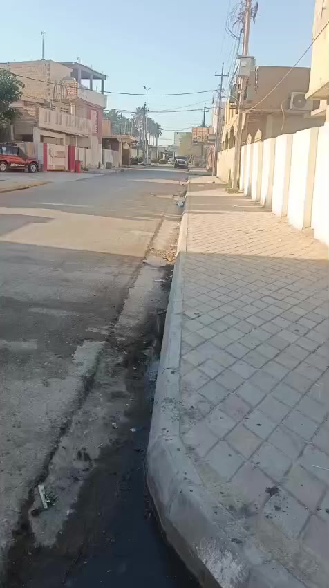 السلام عليكم ورحمة الله 
دار للبيع المساحة 230 م محتويات السكن الطابق الارضي ( مطبخ ، استقبال ، غرفة نوم ، هول ، صحيات ، مع طارمة امامية وخلفية وحديقة )
الطابق الاول ( غرفتين نوم ، صاله ، صحيات ، مخزن ) 
الموقع بداية شارع زاكور من جهة الشارع الجديد 
للاستفسار ***********
