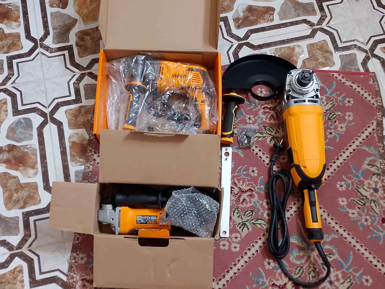 غراض انجيكو الكل جديدات كوسره حجم كبير 3000 واط و كوسره صغيره 850 واط ودرين كهربائي 1100 واط الطوبه حجم 16 اكرر الكل جديدات مع كامل مع  ملحقات للبيع السعر 230 قفل مكاني كربلاء توصيل ماعندي موبايل ***********
