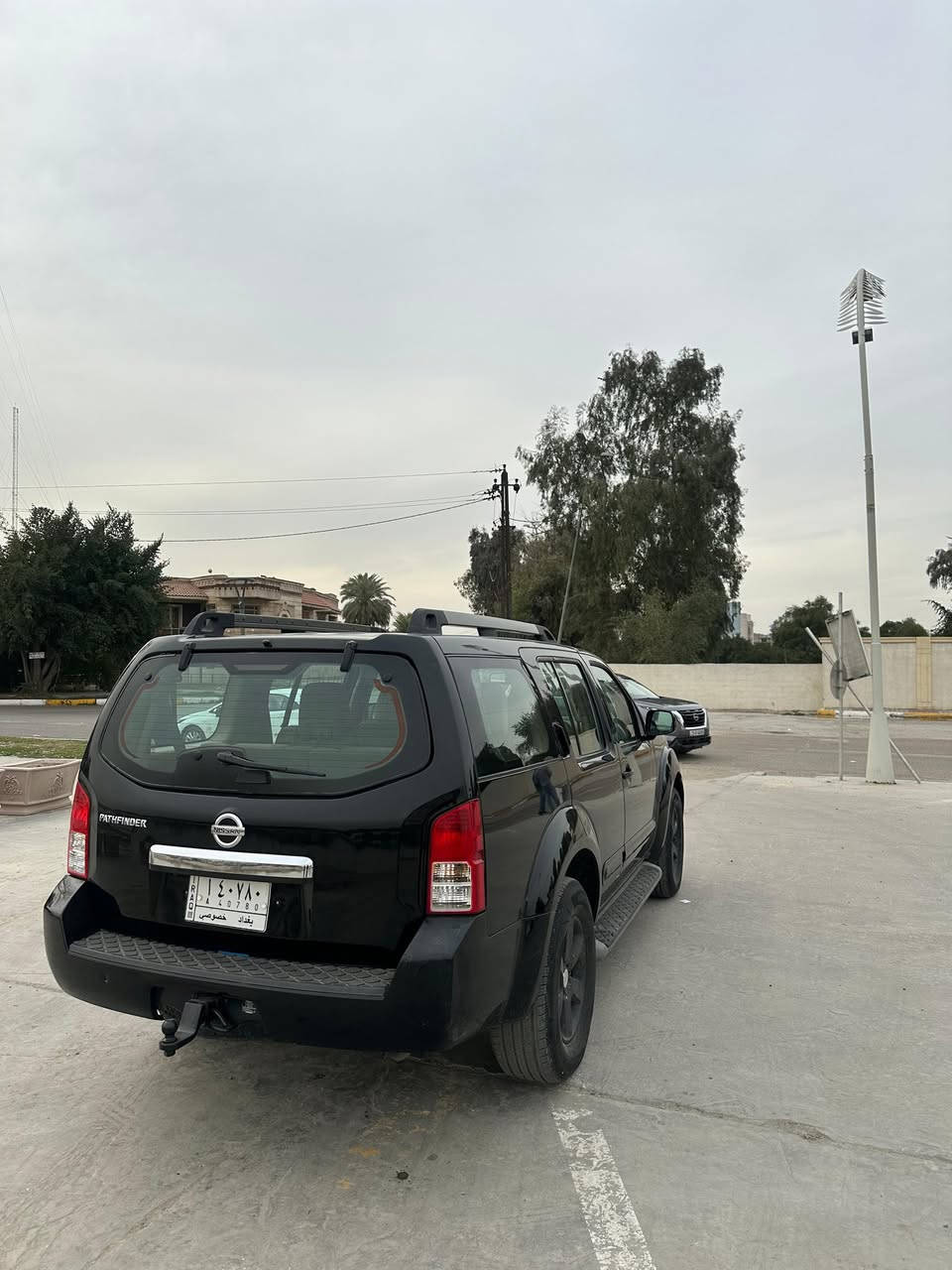 نيسان بايفندر
موديل 2012 
مواصفات 
ستيرن تحكم 
شاشه وكامرات خلفيه 
كروس سرعه 
اوتامتيك 
مكينه 6 سلندر 4000
سياره وارد امريكي 
حادث قبق جنطه بدون صبغ 
سياره مكفلوله من صبغ 
صدر جديد وتايرات جديده 
رقم بغداد بسمي مشروع وطني 
مكان السياره بغداد الكاظميه 
150 $ وبيها مجال قليل 
***********
