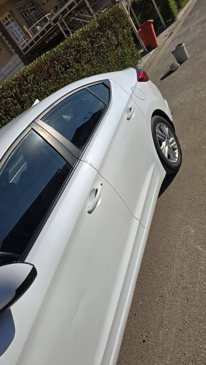 الانترا 2019 امريكي ماشيه 62 
كير محرك مكفول محرك 2000 دوش بلادي تخم تاير تبريد ثلج صدرها نضيف سياره جاهزه من كلشي سياره ضررها فقط بنيد 
باقي مكفول بدون صبغ السعر 137 بيها مجال للشراي 
الاستفسار *********** مكاني بغداد السيديه
