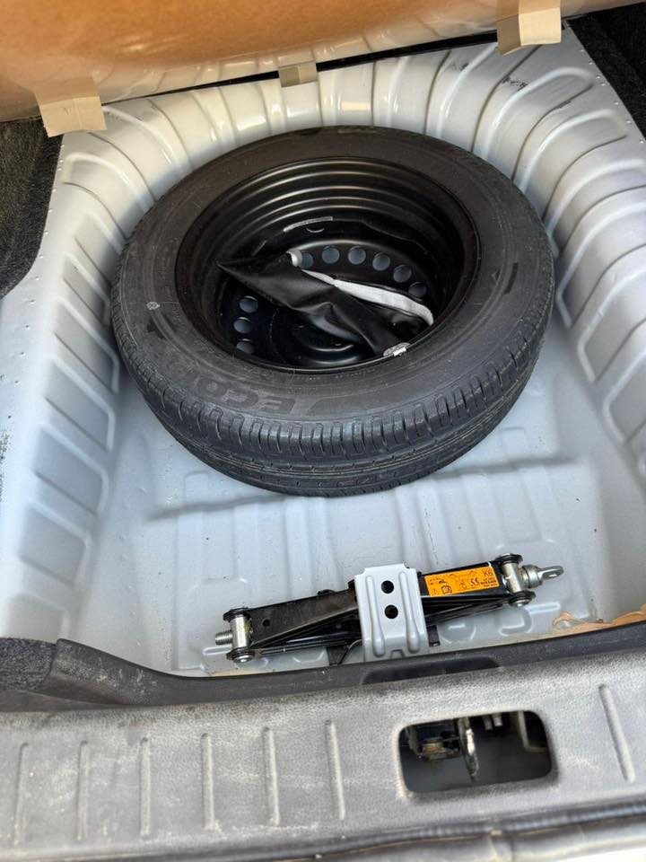 سلام عليكم عندي سني هندي موديل 21 رقم بغداد مكاني بغداد الكرخ ماشيه 16 الف مكفوله كفاله عامه كله على وضع الشركه رقم تلفون ***********
