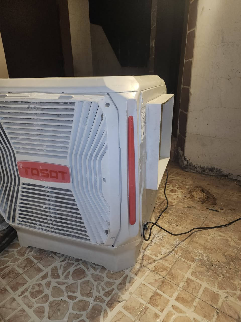 مبرده لبيع ماغذي اب ٤٠٠ مابي كل عيب يشتغل فول بس مسوي مباشر احنه تكدرون ترجعو كله موجود ريموت ماله او وايراته كله   سعرها اب ١٧٥ رقم مبايل ***********
