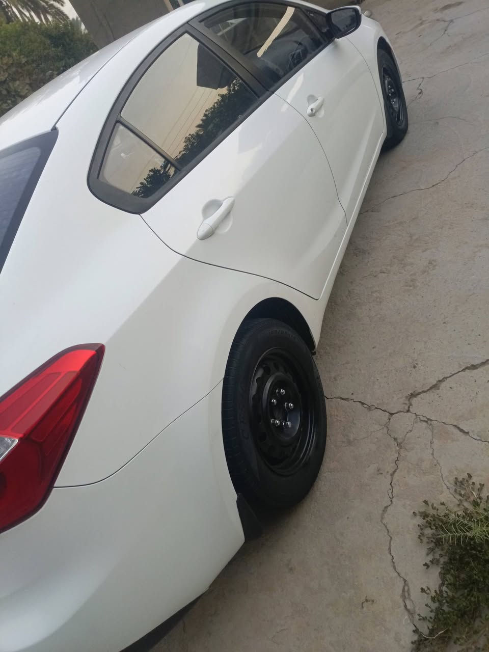 سلام عليكم كيا سيراتو موديل 13 شمالي رقم سليمانيه سنويه نافذه ب2024السياره بيه فقط قبق الجنطه مصبوغ لا دواخل ولا اي مكان ثاني فقط قبق الجنطه مصبوغ مواصفات عاديه السياره جاهزه كير ومكينه وحداديه تبريد تخم تاير السعر 116وبيه مجال للاستفسار الاتصال على الرقم ***********
