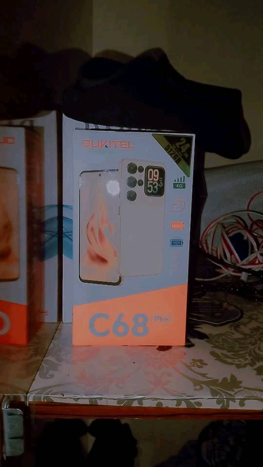 موبايل فول مواصفات 512 كيكه شاشه خلفيه C68كاميره دقه عاليه صارلي 3 يام مشتري اخو جديد حييل ***********  والسعر 350 بي مجال
