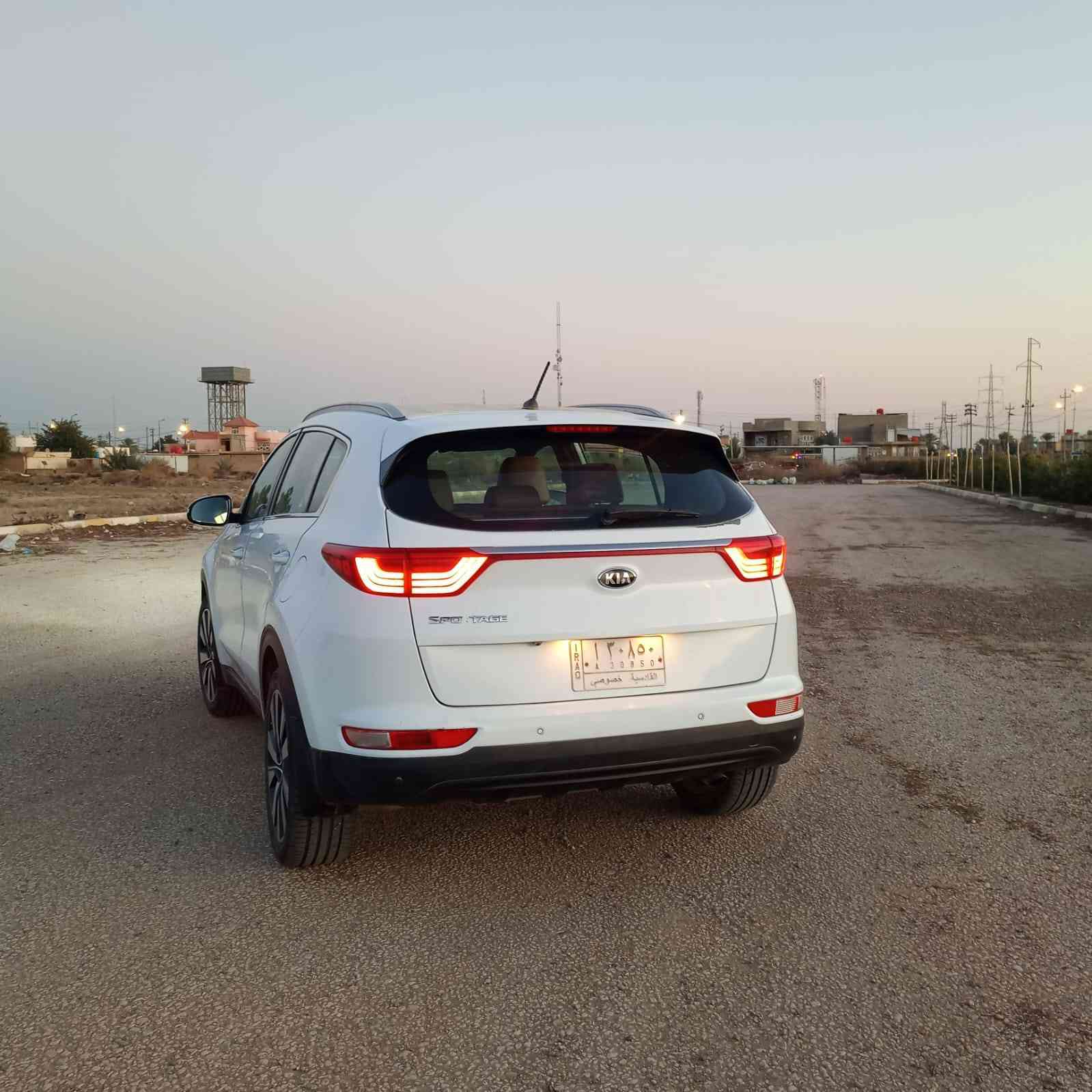 السلام عليكم ورحمة الله وبركاته 
اخوان سيارة اسبورتج 2017  شكل جديد السيارة  كفاله عامه  فقط كم حالوبه بالقماره ومامبينه كير مكينه حداديه كله وضع شركه  مكينه 2000 دوش  فول مواصفات عدا البصمه وال فتحه ماشيه 125 حقيقي رقم قادسيه  مداور ثاني يوم السعر 173 وبيه مجال للطيبين  مكاني بابل  للاستفسار اكثر الاتصال ع الهاتف ***********
بيه واتساب
