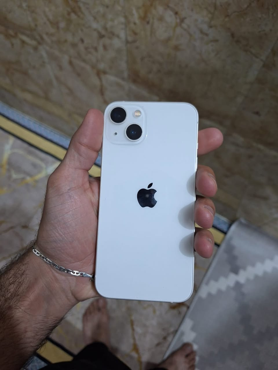 آيفون 13 للبيع عادي كامل ملحقات بطارية 🔋 100 داخل الضمان مثل ما موضح بالصور جهاز بعده لوك 
رقم ***********
بغداد رئاسة العبيدي 
سعر ٥٠٠ وبي مجال حگ الجيه
