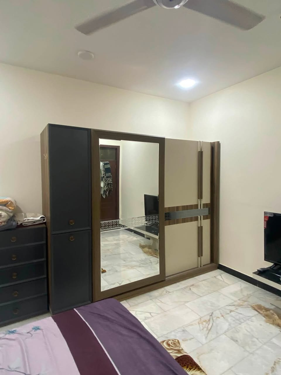 غرفة تركية ٧ قطع شي نضيف من اخير جديدة ٧٥٠ وبيه مجال  مكان العامرية
***********
