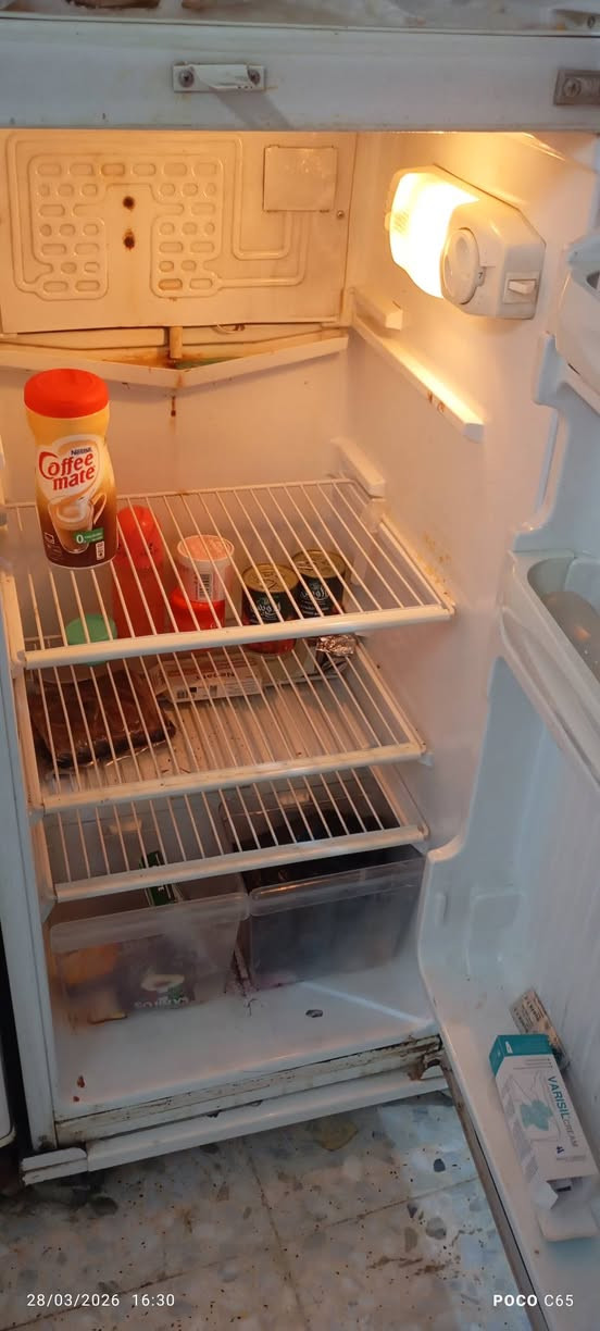 ثلاجة للبيع نظيفة وشغالة وسعرها جدًا مناسب مكانهة بغداد المشتل لا يوجد توصيل ***********
