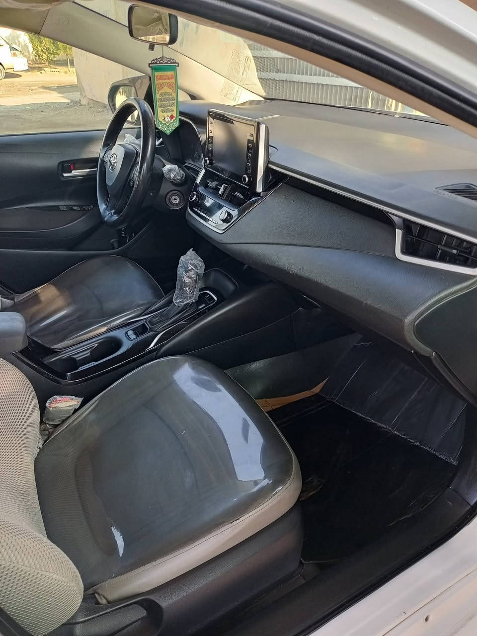 سلام عليكم كورلا للبيع رقم تلفون *********** حادث السيارة جاملغ وباب اليمن ولبنيد شبر بيه موديل 20 مكينه كير تبريد حداديه خير من الله  رقم بغداد بسمي سنويه السعر 136بيه مجال
