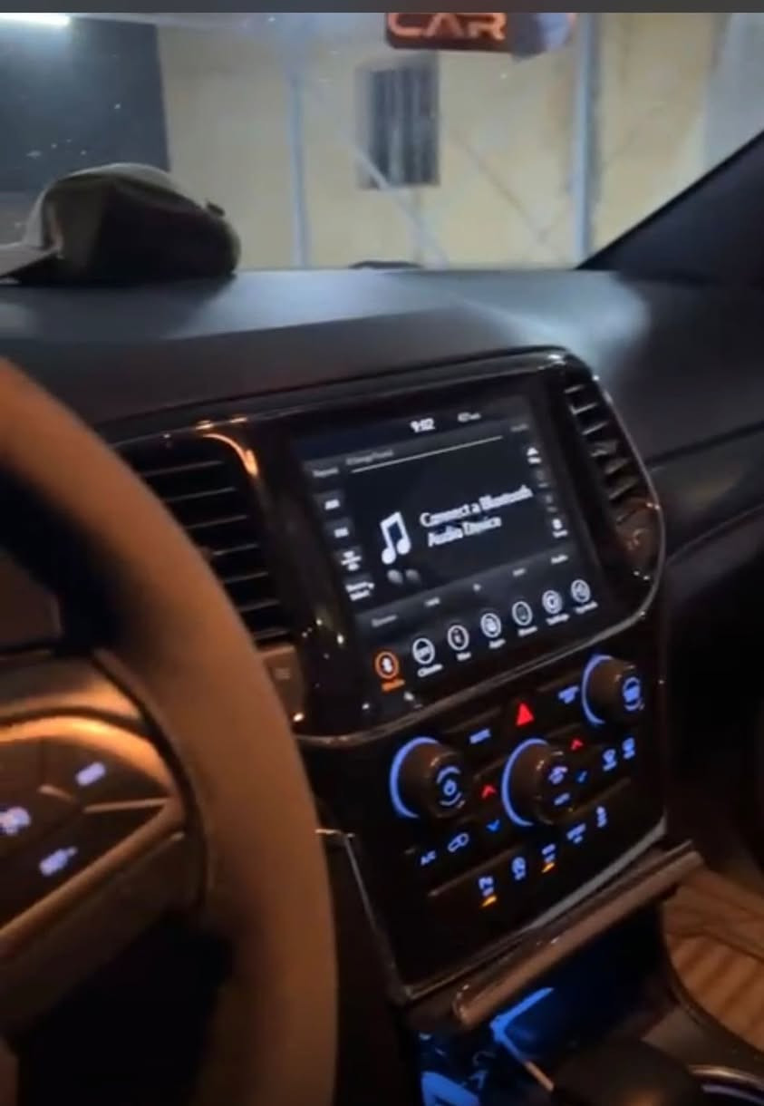 السلام عليكم جيب موديل 21 امريكي
مواصفات - فول فول كشنات كهرباء كشنات جلد تدفئه كشنات تدفئه استيرن سلايت تحديد مسار اوتو بارك فول فول مواصفات و باقي المواصفات المعروفة 
الضرر - بابين مبدل بلادي السكن فقط
المسافه المقطوعه -58،000 ميل 
رقم اربيل بأسمي تحويل 
للاستفسار الاتصال : ‭٠٧٨٣ ٨٦٤ ١١٨١‬
صور مواضحة السيارة بالحقيقة بعد احلى 
السعر المطلوب 255 وبيها مجال قليل جدا
