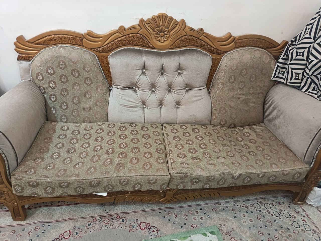 سلامو عليكم تخم قنفات للبيع
10 مقاعد العنوان بياع نظافه 80 من 100
نوعه عراقي *********** وتساب
العنوان بياع
