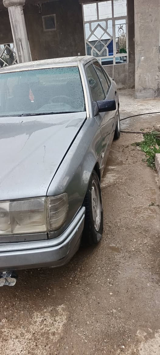 موديل 88 محرك 300 ديلكو وكالة عامة أنا أداورهة الك.. أبيع شوف العين تجي تشوف وتكلب تقتنع يلة تاخذهة..السيارة متروكة صار فترة.. عليهة غرامات تنزل من  *********** سعرهة.. 30 قفل شغالة وتمشي
