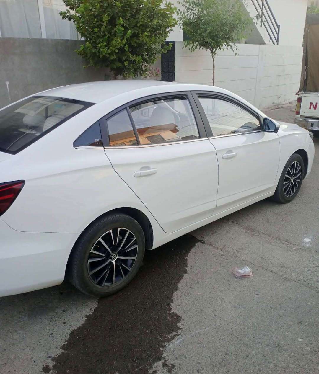 MG5 2025 شکڵ تازە
ماوەی ڕۆشتن ١٦ هەزار کم 
زەمانی شەریکە 
سەیارەکە فول مواسەفاتە بەسمەو سڵایت و کوشن جلدو کارەباو گیج الیکترۆنی 
گێڕو مەکینە بە شەرت 
سێرڤسی تازە کراوە تا ٢٥ هەزار پئ بڕۆ 
گاعی تێگیراوە 
تحویل و غەرامە بە شەرت 
سۆنەرو ئەو قوپاویەم داناوە لەوە زیاتری نیە 
سعری/ 125 مجالێکی کەم 
شوێن/ هەڵەبجە شەهید
***********.WhatsApp السليمانية, العراق
