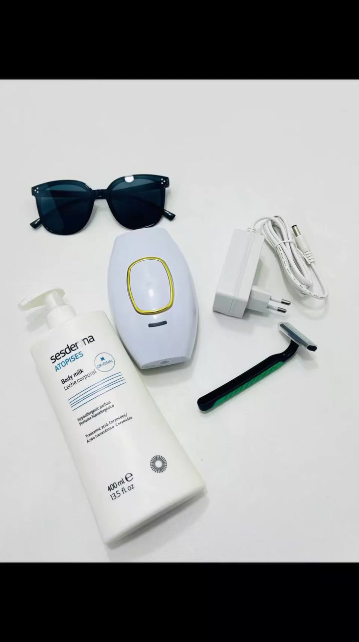 عرض العنايه  الشخصية🙈 للجسم  العرض مكون من جهاز ليزر مع كريم لوشن 

تحتوي الصورة على مجموعة من منتجات العناية الشخصية وملحقاتها:
حليب للجسم سيسديرما أتوبيسيز: هو منتج من ماركة Sesderma يُستخدم لترطيب وتهدئة البشرة شديدة الجفاف والحساسة والمعرضة للأكزيما. يحتوي على مكونات نشطة مثل حمض الترانيكساميك والسيراميدات والنياسيناميد للمساعدة في استعادة حاجز البشرة وتوحيد لونها.

جهاز ليزر منزلي لإزالة الشعر: جهاز أبيض وذهبي اللون يعمل بتقنية الضوء النبضي المكثف (IPL) لإزالة الشعر بشكل فعال ودائم في المنزل. يأتي عادةً مع محول طاقة  ونظارات واقية وشفرة حلاقة.
نظارات شمسية: نظارات شمسية بإطار أسود سميك ومربع الشكل حماية من الأشعة فوق البنفسجية.
شفرة حلاقة: شفرة حلاقة يدوية ذات مقبض أخضر، تُستخدم عادةً لتحضير البشرة قبل جلسات إزالة الشعر بالليزر. 

#سليماني #كركوك #بغداد #تكريت #صلاح_الدين #أربيل #داقوق


**إذا كنت صاحب هذا الإعلان وتريد حذفه لأي سبب، رجاءا أرسل رسالة إلى الدعم الفني**