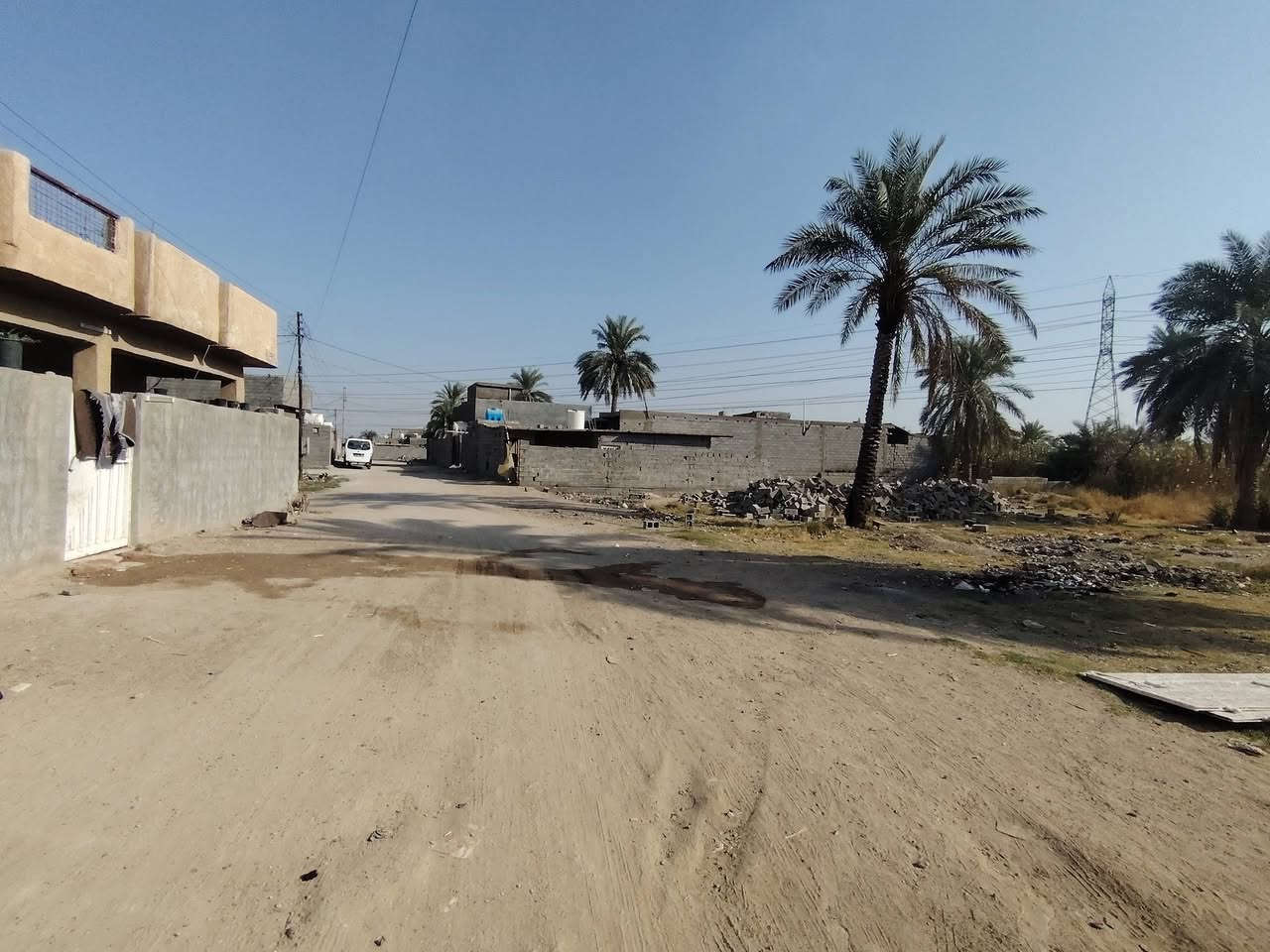 قطعه أرض طابو زراعي سند ٢٥ المساحة ٦٤٠م  وجه ١٦ نزال ٤٠ خلف مجمع الرائد وره منطقه الفارس السعر ٧٥ ***********
