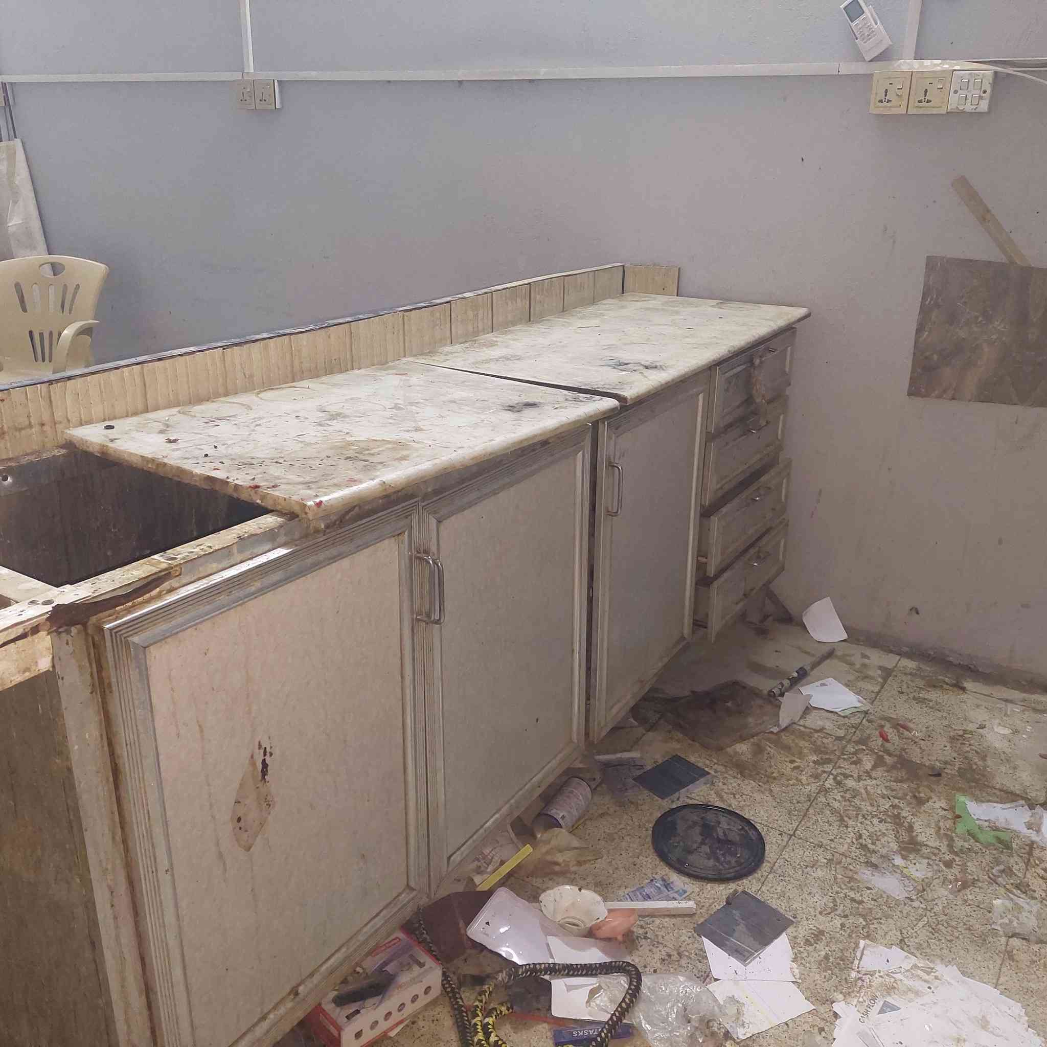 جنبر شاي بحالة جيدة حديد و ميز الومنيوم و سنك للبيع للتواصل اتصال على رقم *********** او التواصل على الخاص السعر الكلي ٢٢٥ الف
