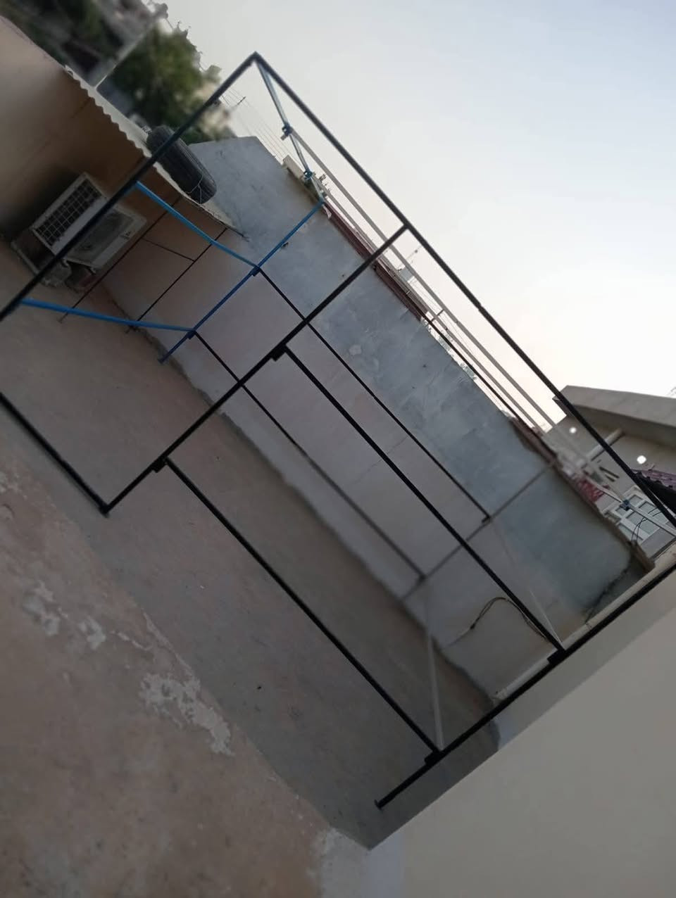لـلـبـيـع خيمة  سفرات "شغل يد" درجة أولى 🏕️
للأهل الكشتات والسفرات، خيمة تفصال خاص (مو جاهز سوقي) مواصفات عالية ومتينة:
القياس: 3 × 3 متر طول وعرض 
 (ارتفاع مترين) 
المميزات: سهلة التركيب جداً، ومعاها "جادر مطري" يحميك من المطر والهواء.
الخيمة متعوب عليها وتستاهل، اللي يريد يونس عائلته بالسفرات لا يفوتها.
الخيمة نظيفة وجاهزة تشيلها وتطلع بيها لأي سفرة.

السعر: الله شاهد مكلفني 300 ألف، والبيع بـ 150 ألف فقط 

لأي استفسار، يرجى الاتصال على الرقم:
[ ‏‪ ***********‬‏]
