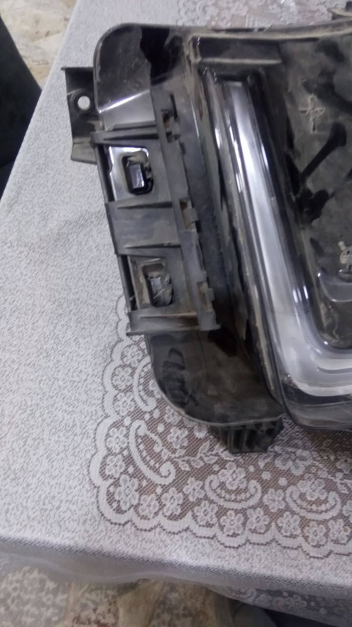 للبيع لايت تاهو موديل 23 ايمن اصلي 
سعر 200دولار 
***********
