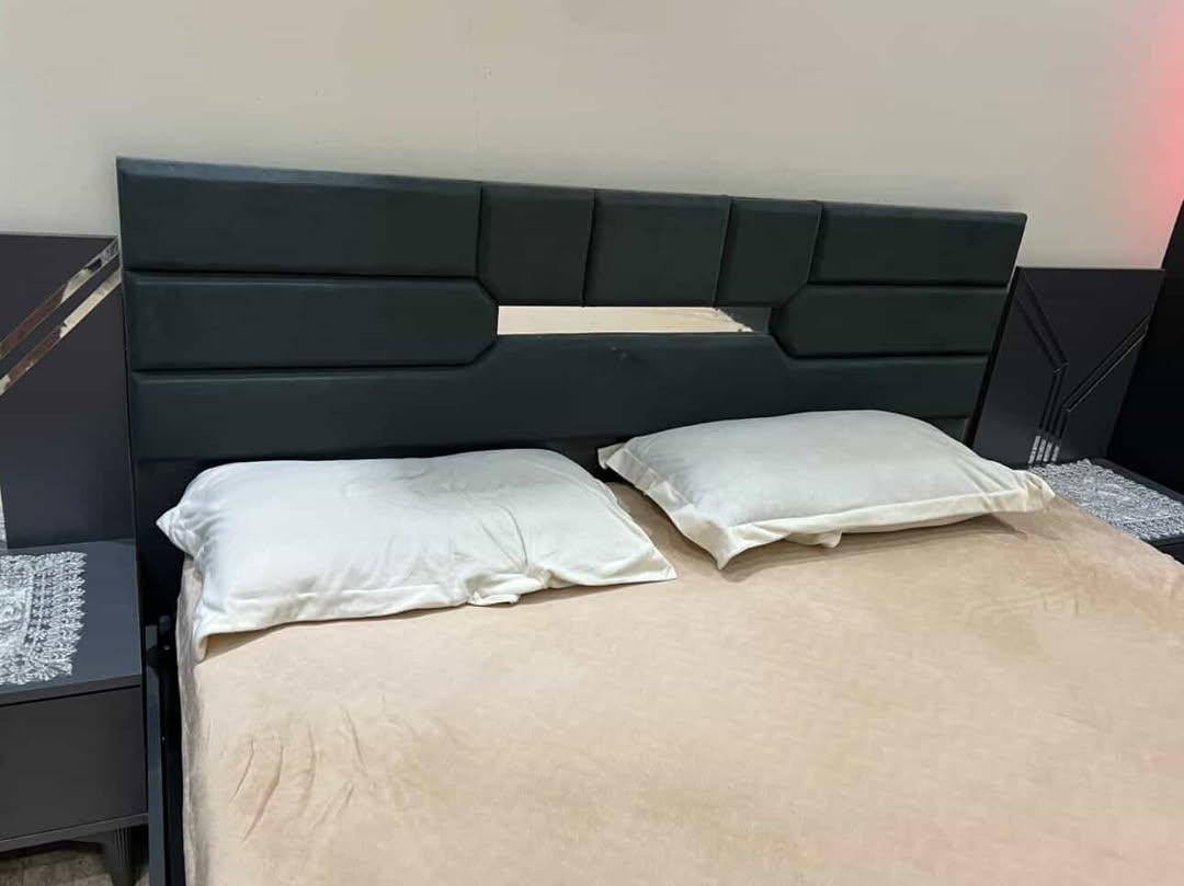 الغرفة للبيع مابيها اي ضرر للاستفسار ***********
