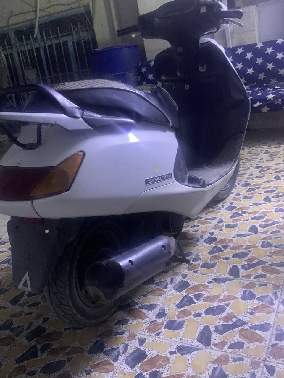 السلام عليكم
دراجه سبيسي كفرات اصلي خمس اختام دراجه كلشي بيه اصلي كبق هندر كشن قفل جنطه صالنصه دراجه كامله مكمله مال جناي مكينه مفتوحه 
الدراجه ما بيه اذ نقوصات فقط الكفر الامامي تجاري النوعيه الزينه 
السعر 725 وبيه مجال للشراي مكاني كوت انوار الصدر 
***********
