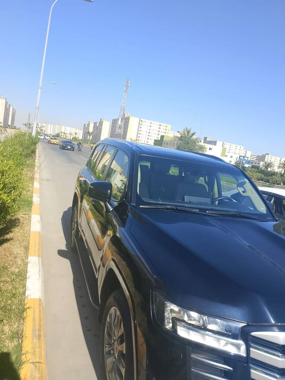 سلام عليكم لاندكروزر 2022للبيع جي اكس ار 
ماشية 84الف رقم سليمانية مكفول كفاله عامة سعر 635وببه مجال مكان بغداد بسمايه 
رقم هاتف ***********
