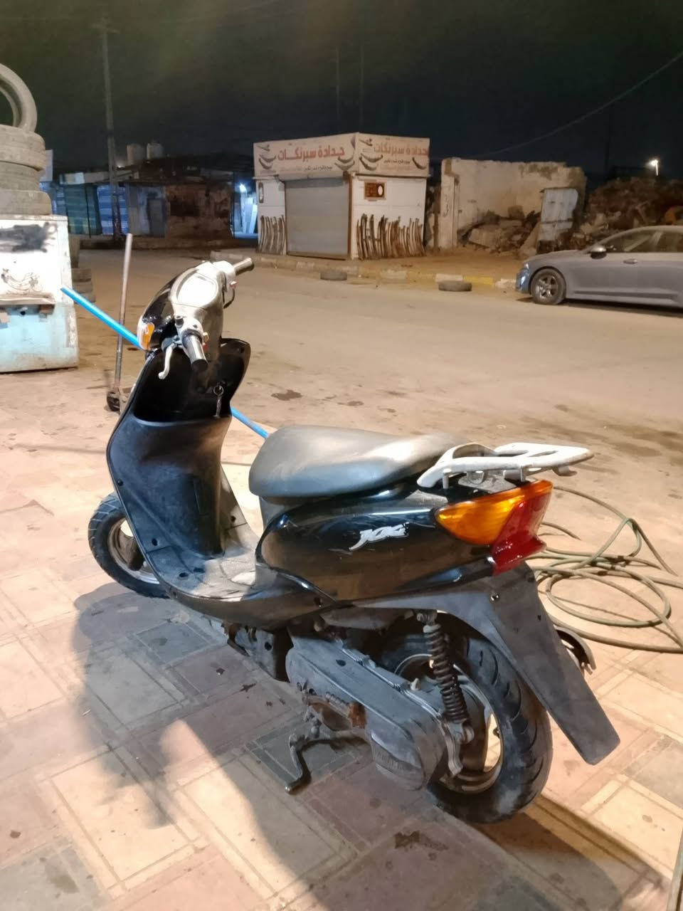 متاح دراجه عصفوري حاويه صارلها اقل الشهر طالعه بس التصوير ضالمها كهربائيات شغاله اشاير بك لايت لايت بيها بومه مثل ماتشوف بس بيه صوت بلكير شلعه ومشي فول الدراجه ماطلع بيه تريدها سعرها ٥٠٠ وبيها مجال بسيط كلش جماعة350 ماتفيدكم رجاءً ناصريه مركز بشارع 19.         ***********
