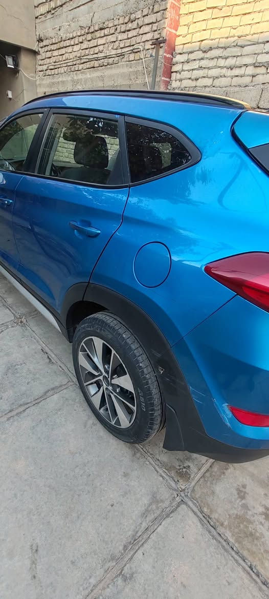 توسان 2018 فول موصافات
مكينه 1600 تيربو 
بانوراما 
شاشه 
كامره دواره 
كشنات تدفئه 
وباقي المواصفات معروفه
السياره بيها قطع صبغ ابيع صبغ عام
السونار موجود بالصور   
السعر 113 
للاستفسار 
***********
