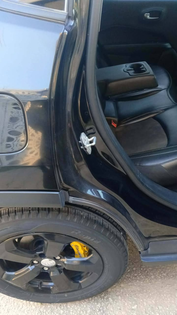 السلام عليكم جيب كومباس فئة لاتيتيود موديل 2019مريكي ضرر  بنيد بس السيارة جديدة كلش ماشيا 73  الف كيلو مو ميل السعر 112 وبيه مجال رقم لنجف *********** مكان نجف ومروس هم ترهم واتساب اتصل
