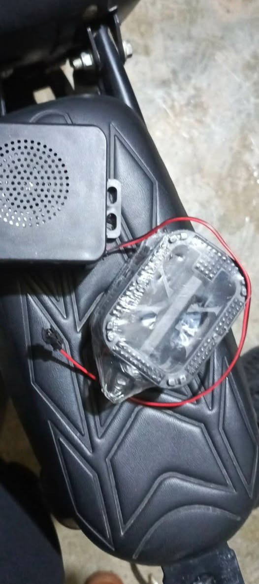 السلام عليكم 
للبيع ار 9 برو ماكس 5 بطاريات 32 امبير 
سعرو 450 وبي مجال بسيط ويرهم مراوس بتايكر 

***********
