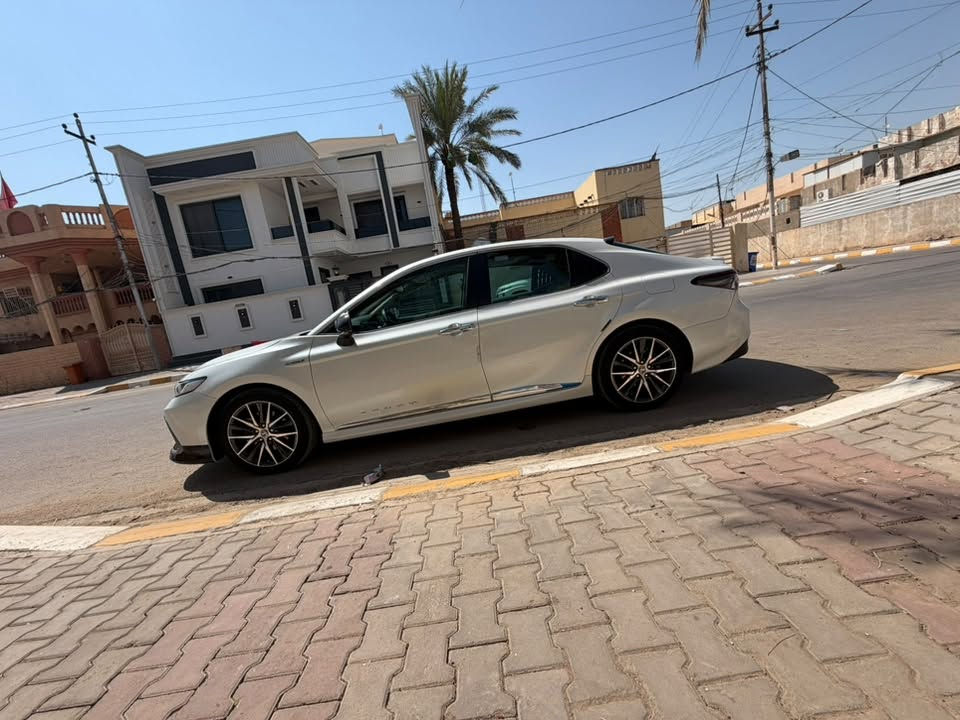 للبيع 
بسعر مغري 
كامري ٢٠٢٣ خليجي GLE 
مكفولة بيها ملاحظات بسيطة جدا 
رقم بغداد وباسمي 
للاستفسار الاتصال بالرقم 
***********
