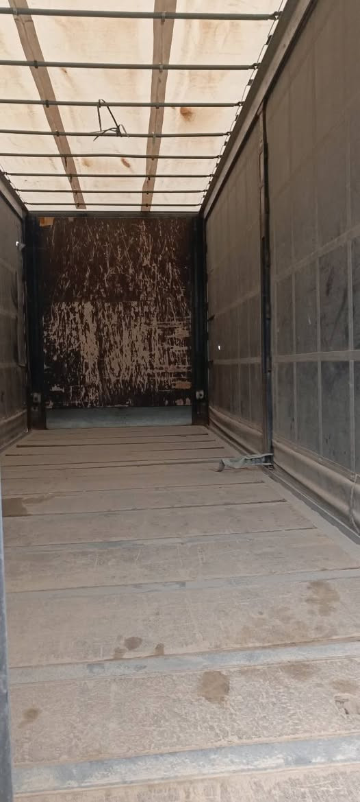 السلام عليكم 
عربانه للبيع 
موديل 2013
طول 8امتار
منفيس مامربوطه بعد
تخم تايرات جديد
العنوان اربيل
***********
