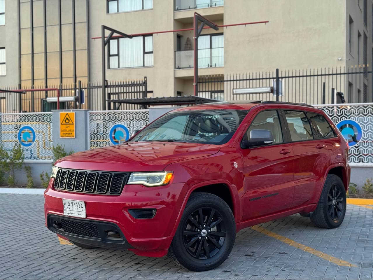 جيب كراند شيروكي - ترايل هوك -موديل 2017
6 سلندر 3600 
رقم بغداد  باسمي هزه وسنويه جديد 
مكان سياره بغداد حي الجهاد
فوول للأخير اعلى مواصفات 

سعر ٢٠٥ ورقة 

‏4x4 فور ويل 

1- جگات
2- فتحة
3- رادار امامي + جانبي + خلفي
4- اوتو بارك ( نظام اصطفاف ذاتي ) 
5- اوتو بريك ( مانع تصادم امامي + خلفي )   
6- قياده ذاتيه 
7- تحديد مسار 
8- نقطه عمياء
9- دخول ذكي
10- هيترات بالمري والجامه الخلفيه
11- مرايا متحسسه للضوء الجانبية والخلفية 
12- حساسات امامي + خلفي 
13- ماوس اربع وضعيات
14- نظام ( start/stop - ايكو - سبورت ) 
15- كشنات جلد 
16- كشنات كهرباء 
17- كشنات تدفئه + تبريد 
18- كشنات خزن 3 وضعيات
19- كشنات ترحيب 
20- ستيرن تدفئه
22- تحكم ستيرن جهتين  
23- شفتات ستيرن 
24- جنطه كهرباء
25- تشغيل عن بعد 
26- سستم صوت alpain
وبعد بيها هواي شغلات كلشي ببالك موجود 

مبدل عدسات زنون عالي ناصي اصلي

حادثها جاملغ  وبنيد وبيها باب صبغ وره السايق    

***********

بغداد حي الجهاد
