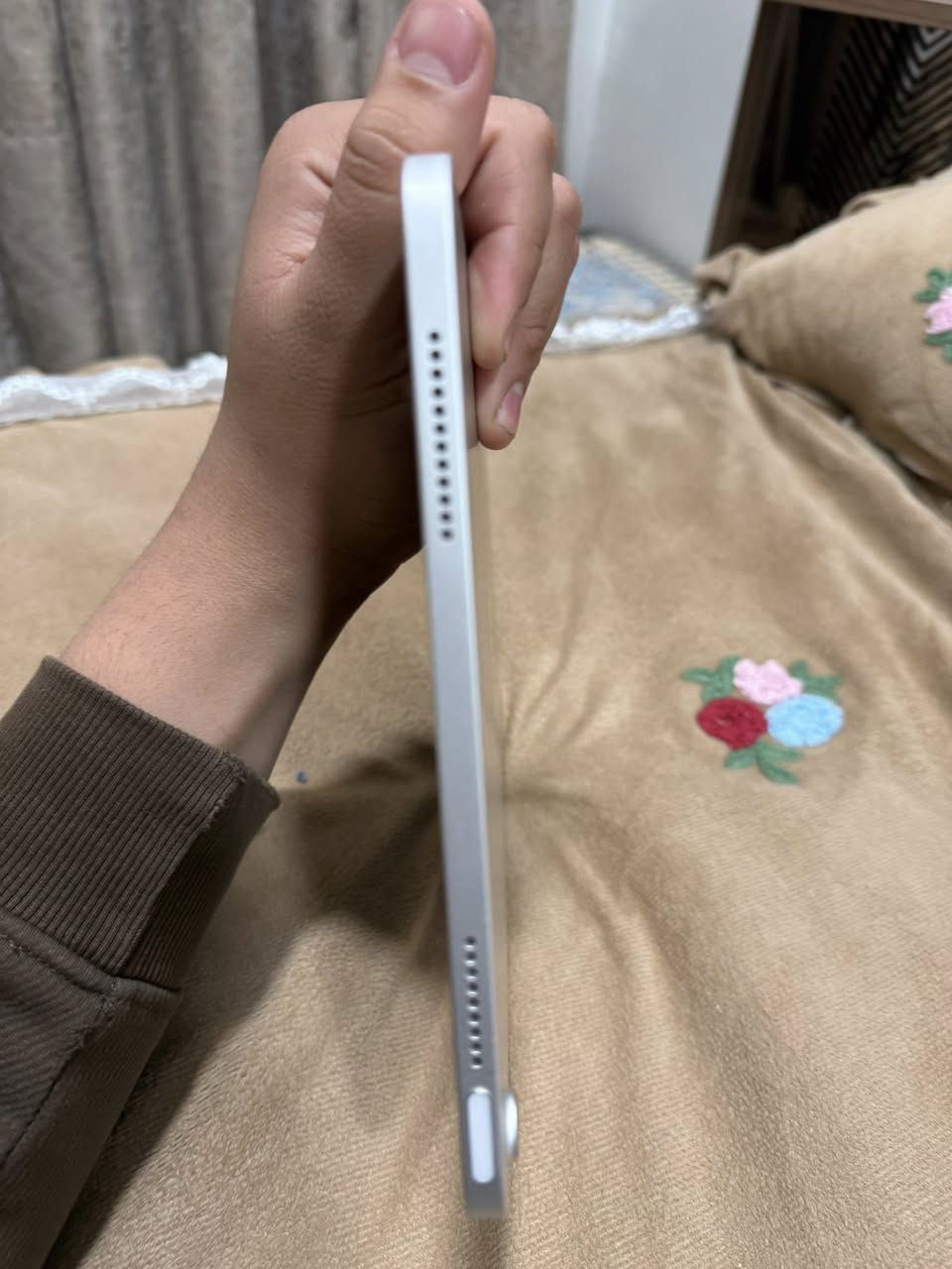 ‏سلام عليكم عندي iPad 10 للبيع السعر 325 B مجانا مكان بغداد شعب iPad جديد ما مفتوح iPad ماستر باكيت موجودة رقم ***********
