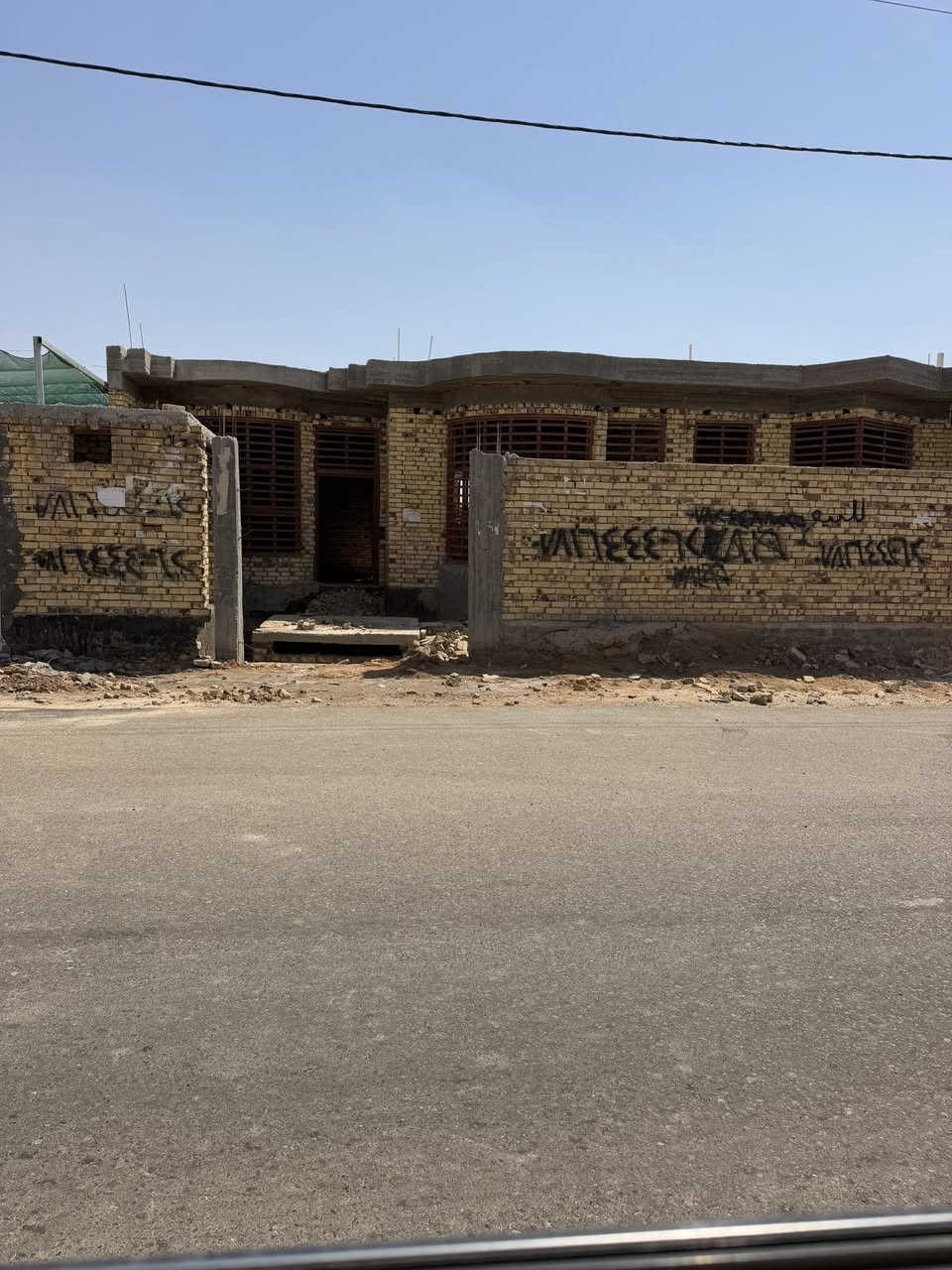 بيت للبيع مجمع حيدر حجي هندي المساحه 300  بناء حديث 3 غرف نوم كونكريتًً مسلح  ***********
