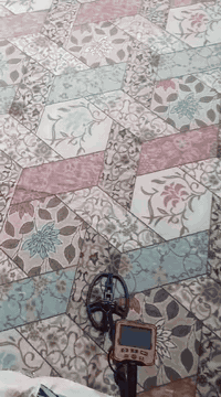 سلام عليكم خوان جهاز كاشف الذهب للبيع نوعيه جيده جهاز يشحن على كهرباء بيه عزل شراي يراسني ويتساب ادزله تفاصيل وتصوير ***********
