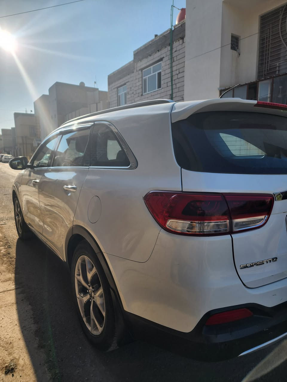 بيانات السيارة الأساسية
• النوع: كيا - سورينتو (Sorento).

• سنة الصنع: 2016.

• الفئة: SX.

• اللون: أبيض.

• المسافة المقطوعة: 190,000 كم.

الحالة والمواصفات الفنية

• المواصفات: خليجية.

• حالة الهيكل: قطعتين مصبوغة (الأجزاء المطلية  بارد فقط موضحة ).

• المقصورة: مقاعد جلد، تتسع لـ 7 ركاب.

• التبريد: نظام تكييف متكامل (3 قطع تبريد).

الإضافات والمميزات

• المواصفات الخارجية: كاميرا خلفية،، وصندوق كهربائي.حساسات ، مري شفط 

• ملاحظة هامة: السيارة "فول مواصفات" لكنها بدون فتحة سقف.

• اللوحة: بغداد، خصوصي. 

السنوية صالحة الى سنة 2030

للاستفسار والتواصل الاتصال فقط 

ع الرقم ***********

مكان السيارة كربلاء 

السعر 210 وبي مجال.
