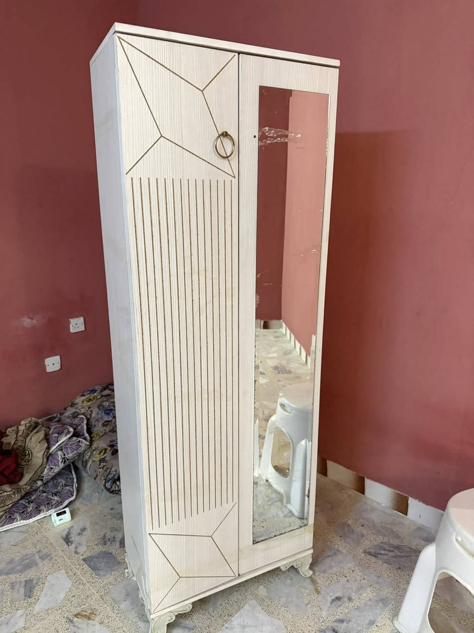 فراش وجزامه واشياء بسيطه اكو للبيع بعدهم نضاف المكان سليمانيه بختياري
***********
