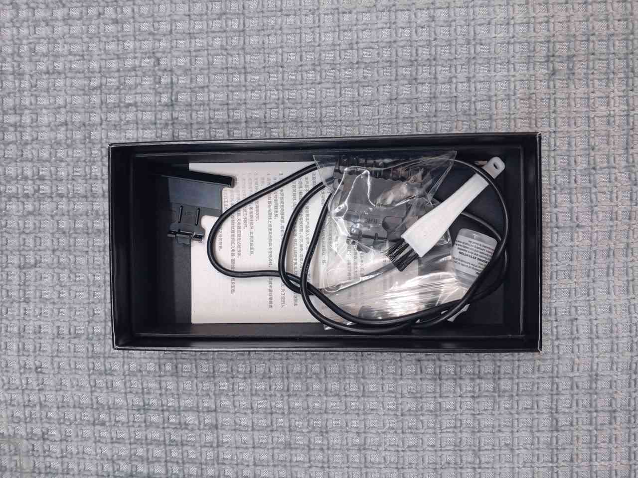 ماكنه حلاقه نوع KEmEiللبيع مع كامل محتوياته جديد..سعره 15الف للاستفسار الاتصال على الرقم ***********
